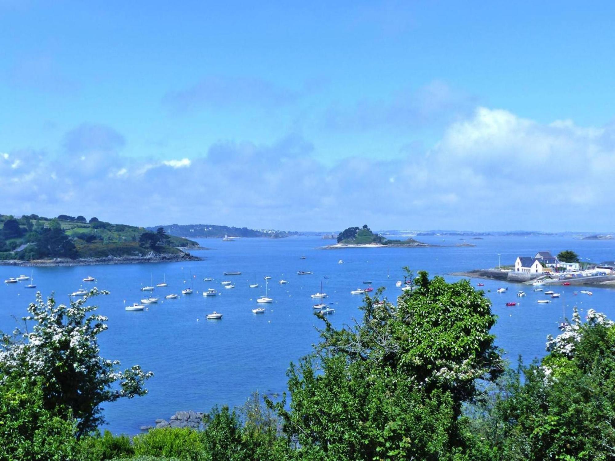 Pretty Breton Holiday Home In A Top Location Plougasnou Buitenkant foto