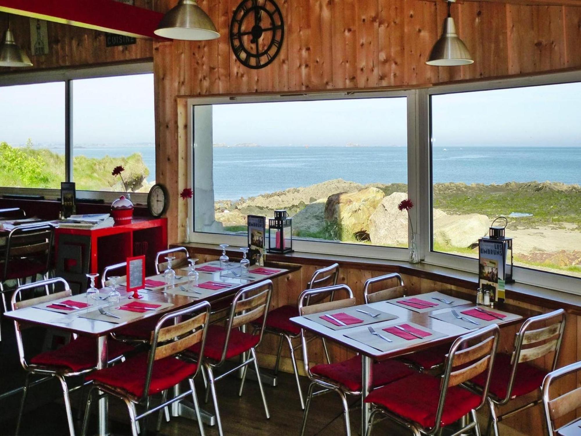 Pretty Breton Holiday Home In A Top Location Plougasnou Buitenkant foto