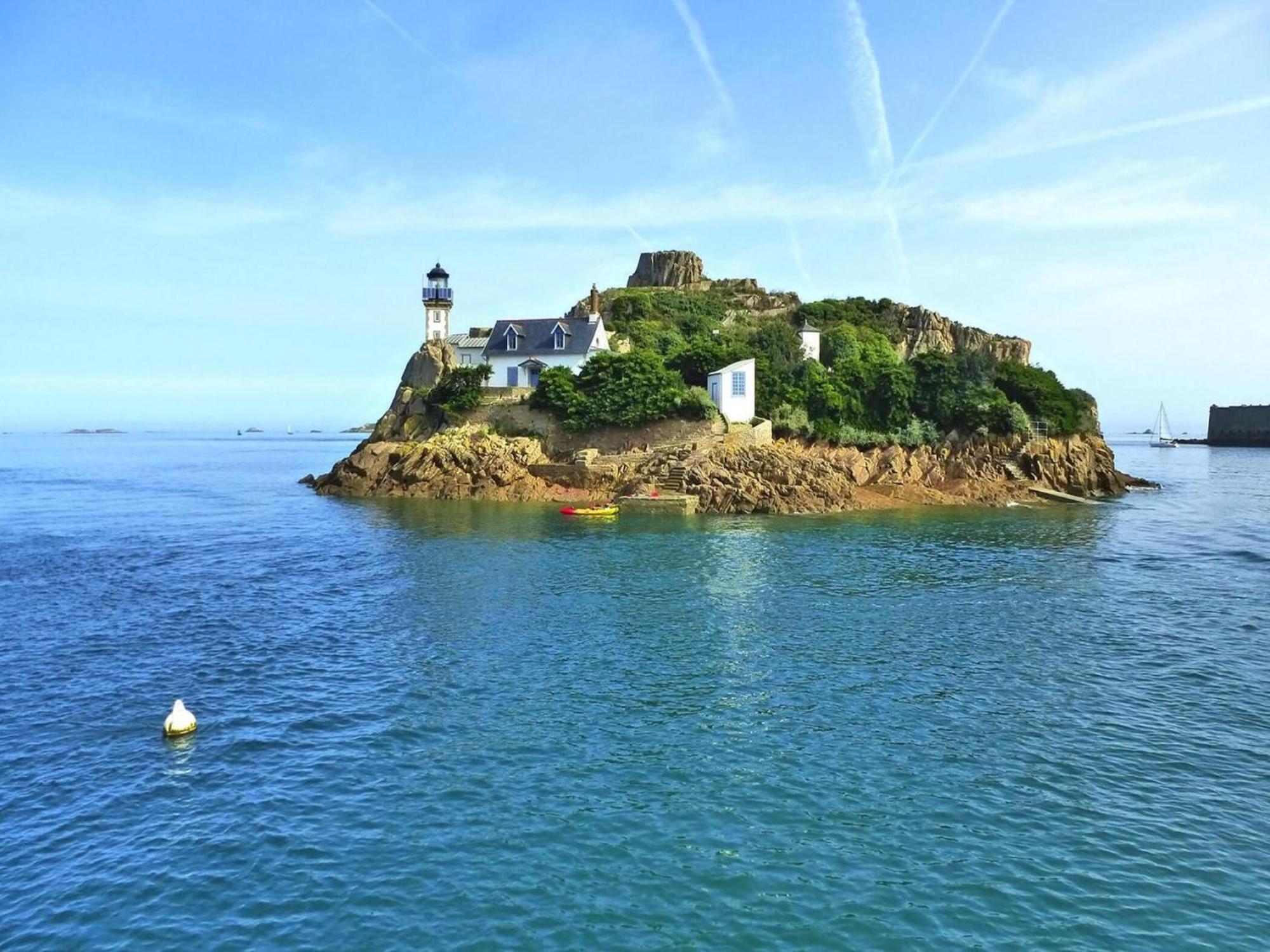 Pretty Breton Holiday Home In A Top Location Plougasnou Buitenkant foto